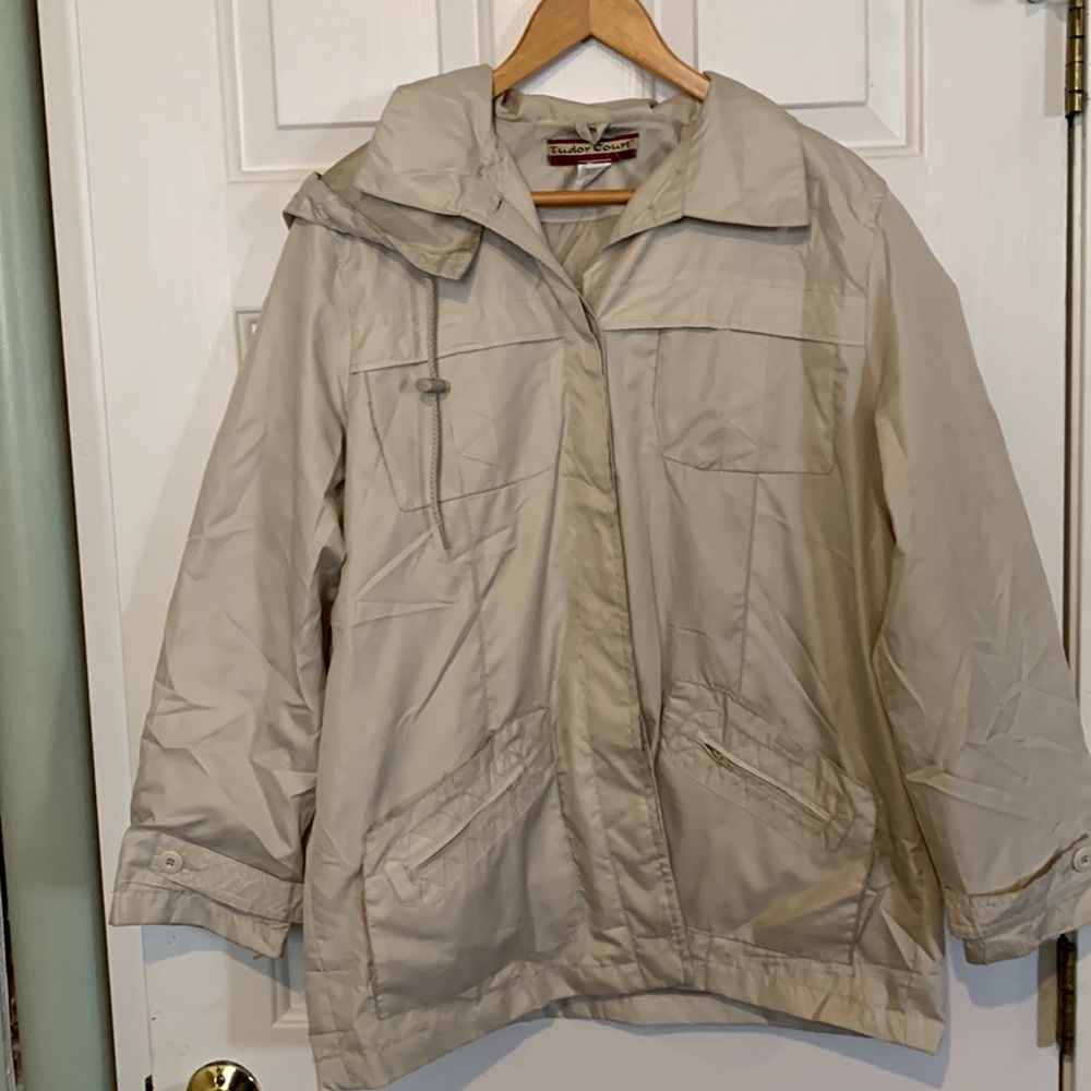 Tudor Court Women’s Lightweight Jacket